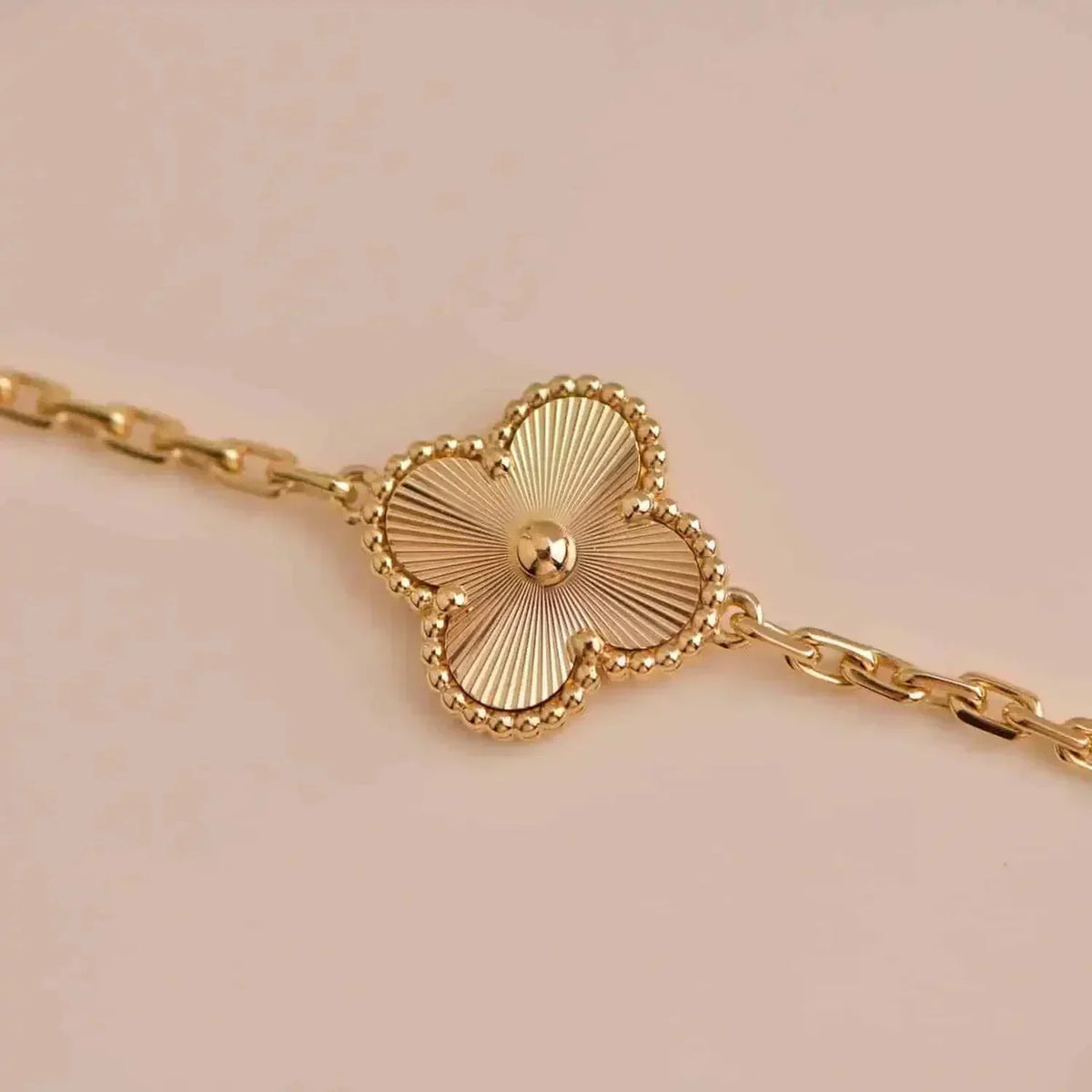[⭐Aura] CLOVER 5 MOTIF LASER BRACELET COLLECTION