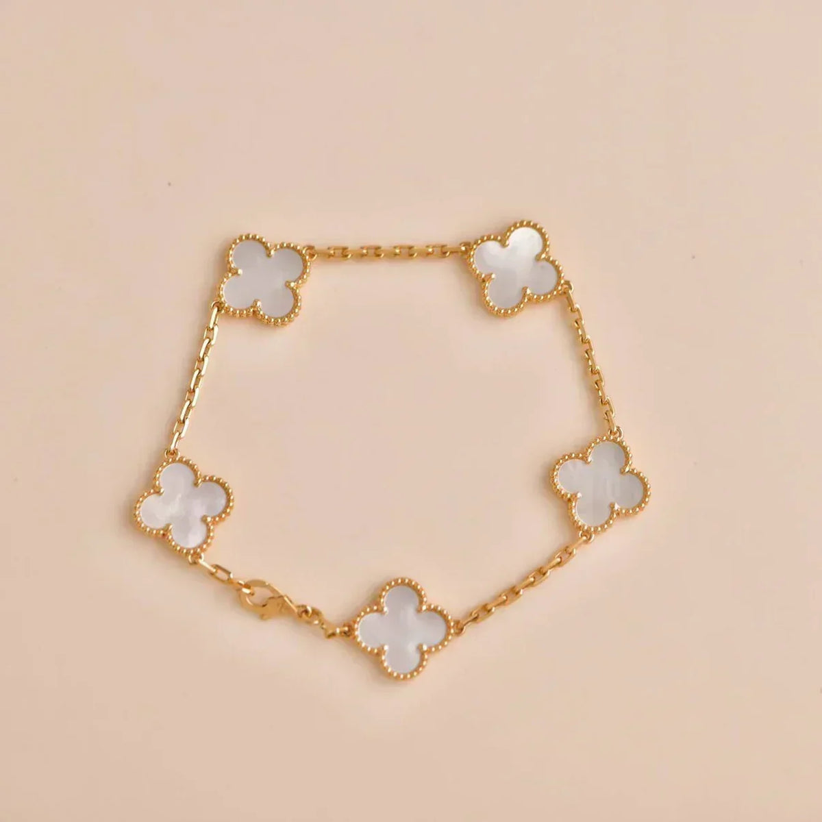 [⭐Aura]CLOVER WHITE PEARL MOP 5 MOTIF BRACELET COLLECTION