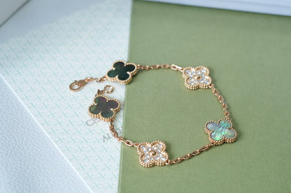 [⭐Aura] CLOVER 5 MOTIF GRAY MOP BRACELET COLLECTION