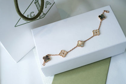 [⭐Aura] CLOVER 5 MOTIF GRAY MOP BRACELET COLLECTION