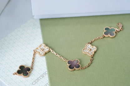 [⭐Aura] CLOVER 5 MOTIF GRAY MOP BRACELET COLLECTION