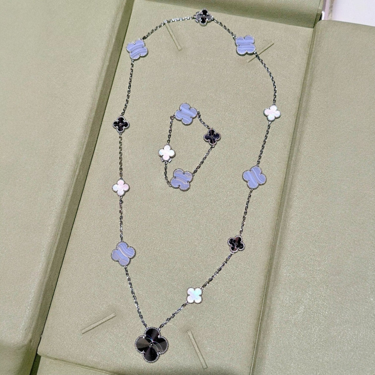 [⭐Aura]DETACHABLE CLOVER 15(11+4) FLOWER SILVER NECKLACE SET