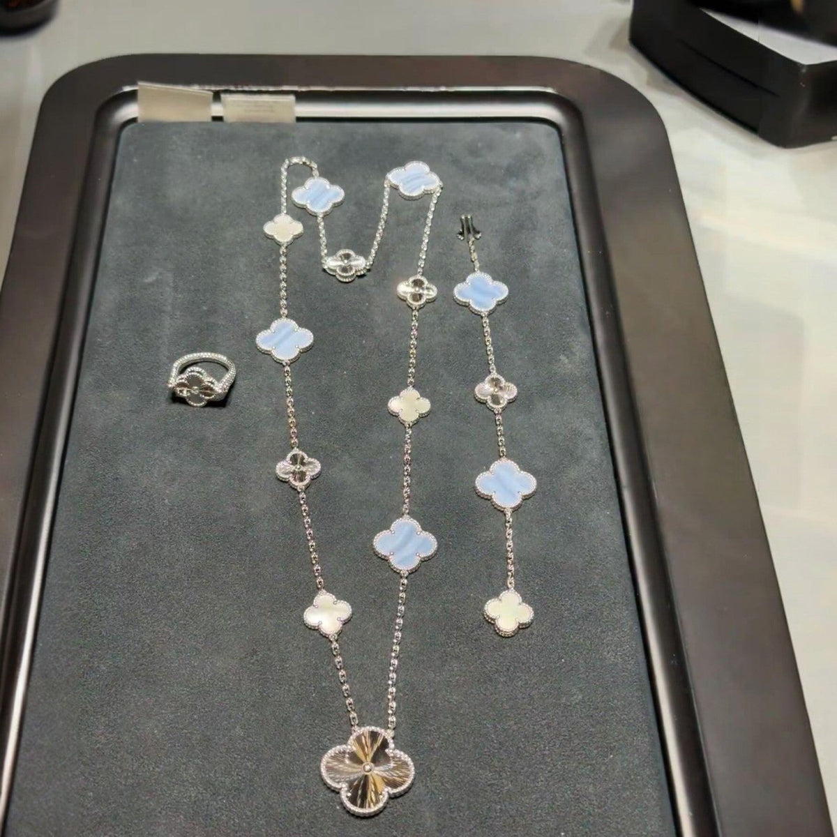 [⭐Aura]DETACHABLE CLOVER 15(11+4) FLOWER SILVER NECKLACE SET
