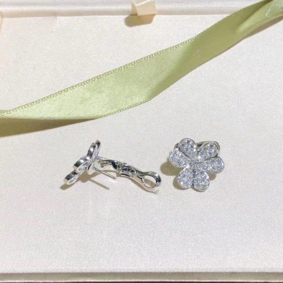 [⭐Aura]FRIVOLE SILVER FLOWER DIAMOND EARRINGS