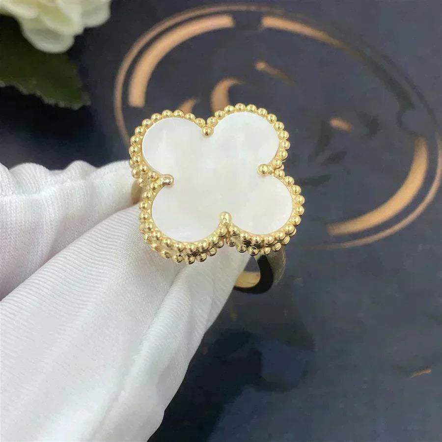 [⭐Aura]CLOVER WHITE MOP RING