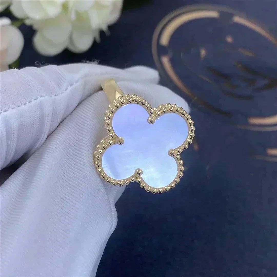 [⭐Aura]CLOVER WHITE MOP RING