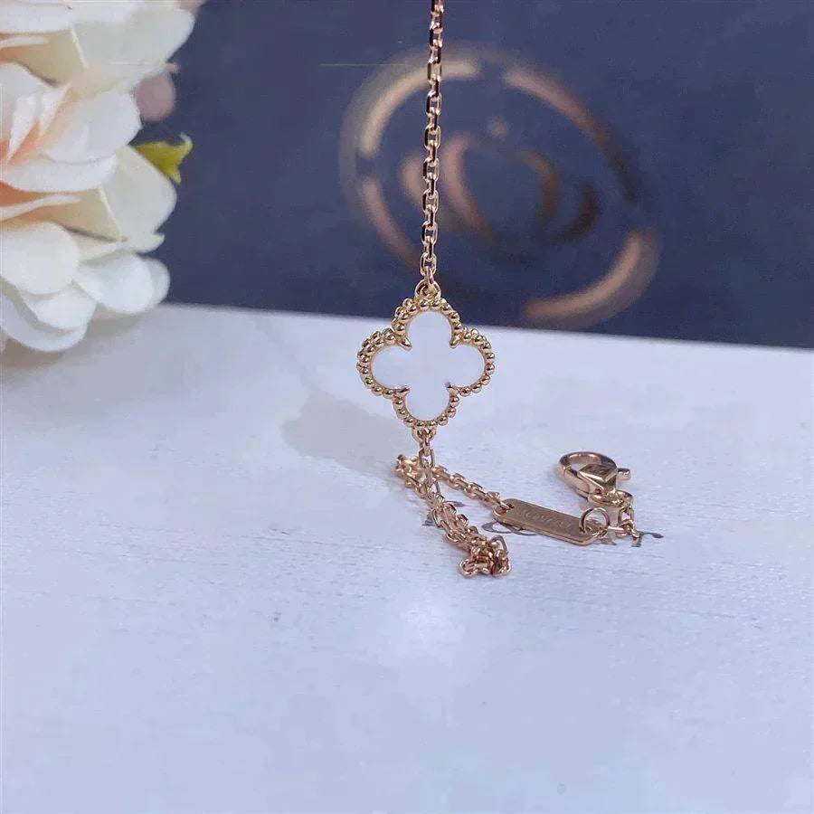 [⭐Aura]CLOVER WHITE MOP SINGLE FLOWER BRACELET