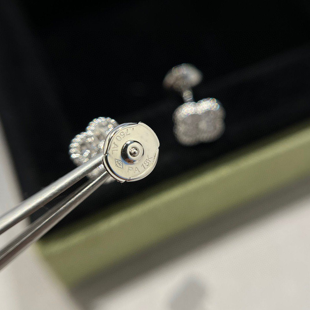 [⭐Aura]CLOVER MINI DIAMOND STUD EARRINGS