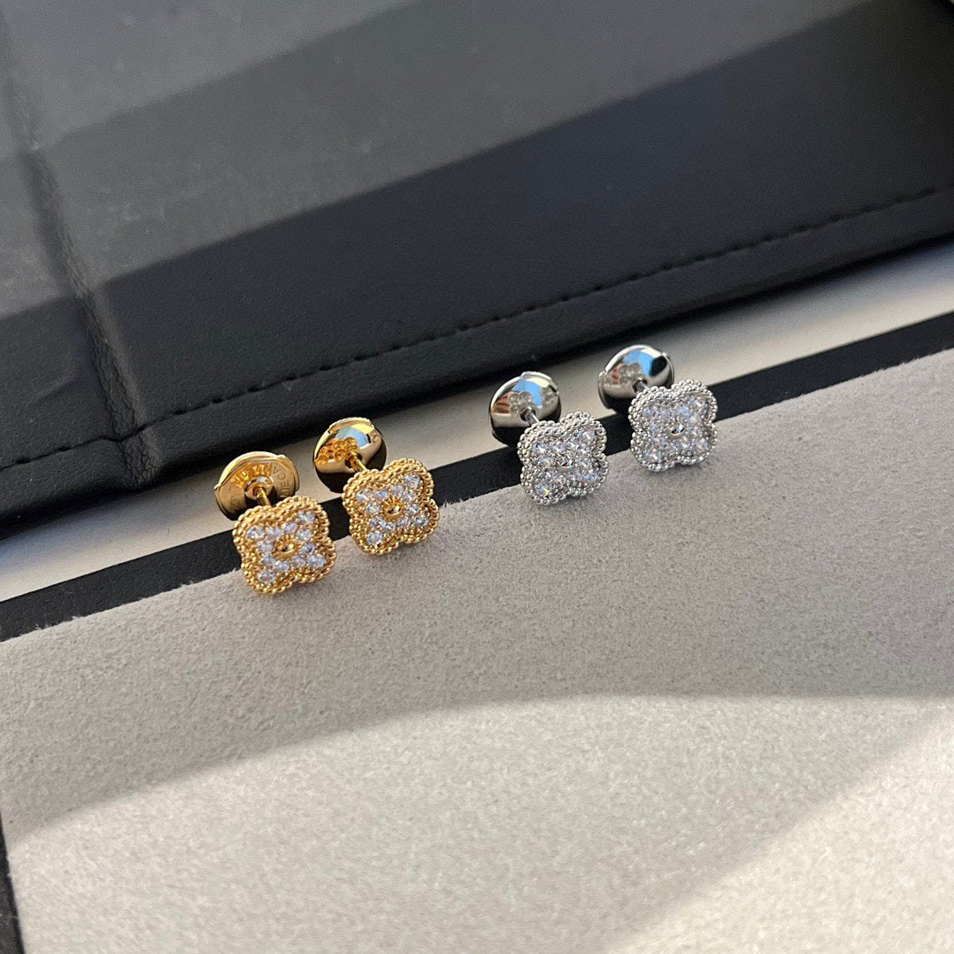 [⭐Aura]CLOVER MINI DIAMOND STUD EARRINGS