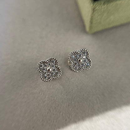[⭐Aura]CLOVER MINI DIAMOND STUD EARRINGS