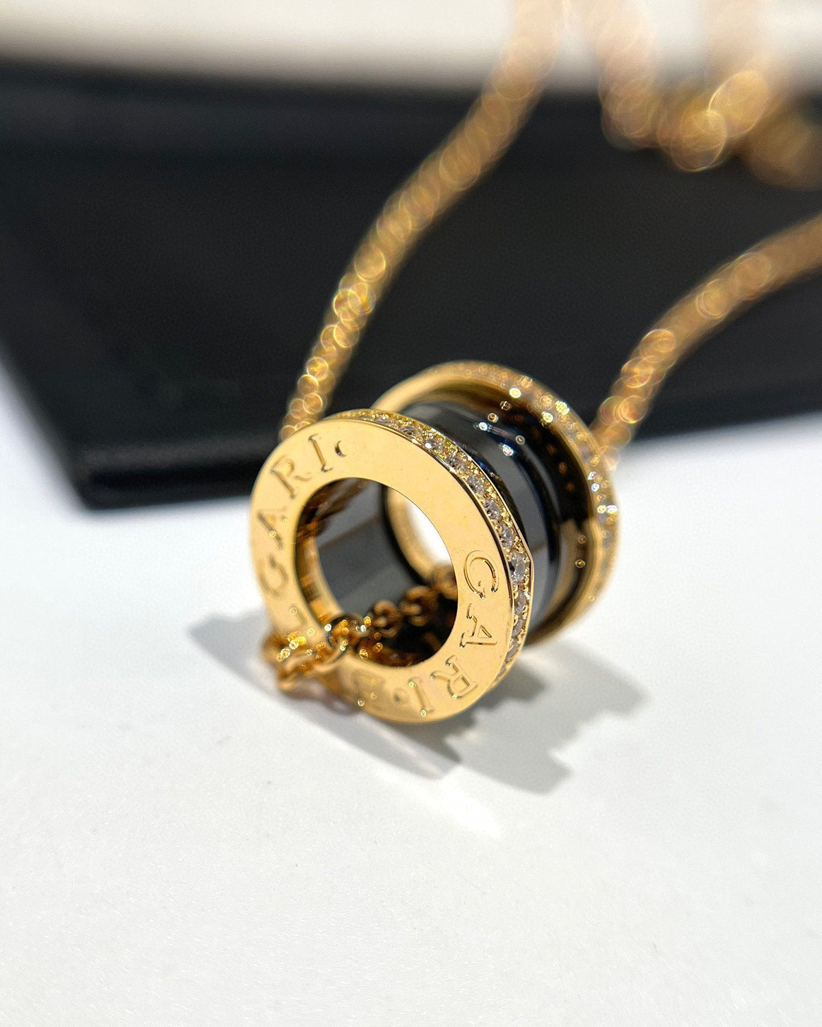 [⭐Aura]ZERO 1 BLACK CERAMIC DIAMOND PINK GOLD NECKLACE
