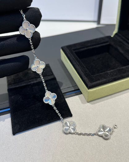 [⭐Aura] CLOVER 5 MOTIF LASER BRACELET COLLECTION