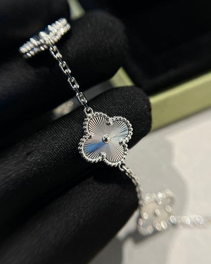 [⭐Aura] CLOVER 5 MOTIF LASER BRACELET COLLECTION