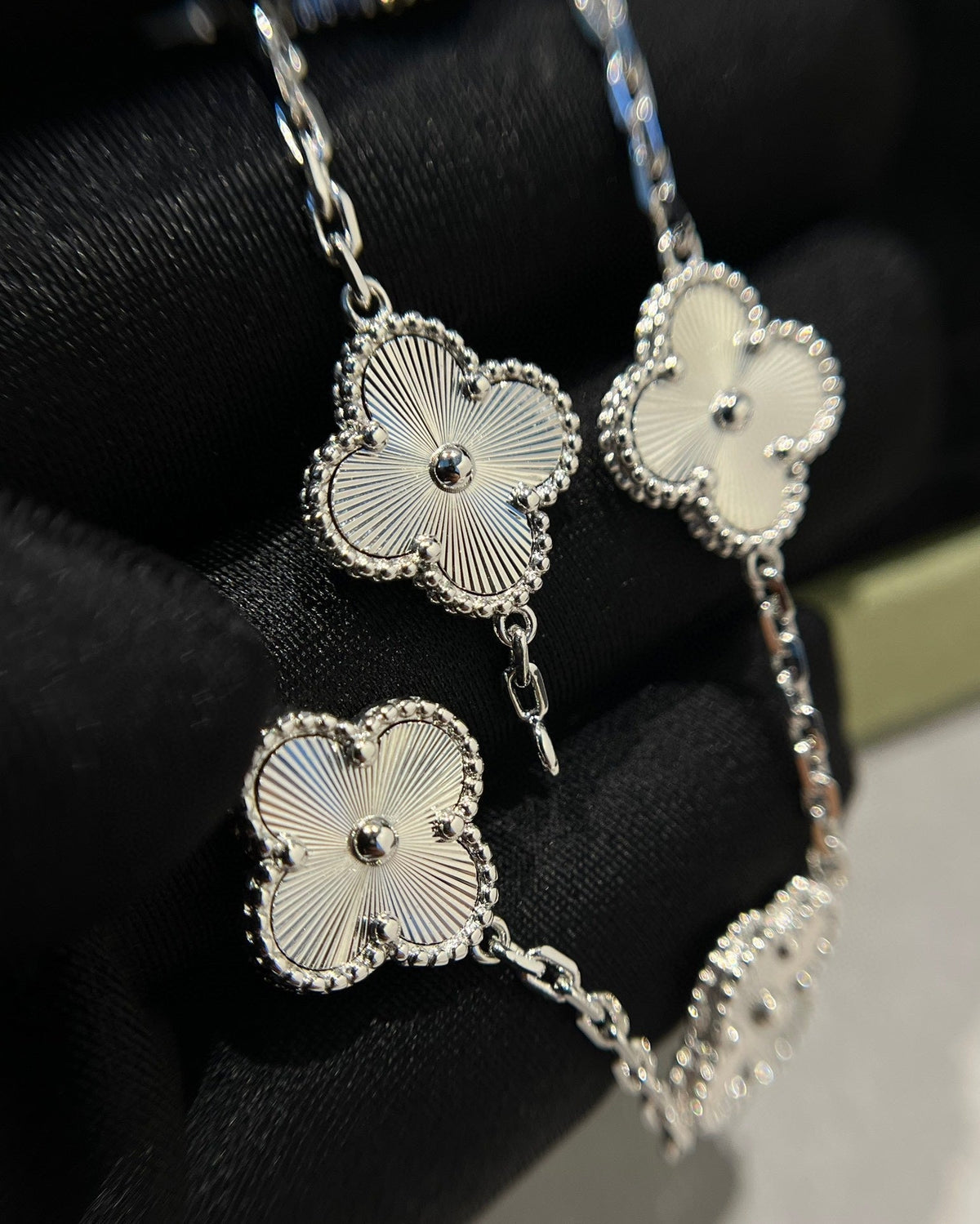 [⭐Aura] CLOVER 5 MOTIF LASER BRACELET COLLECTION