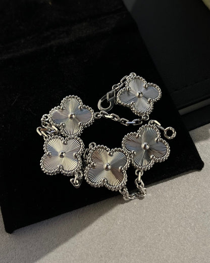 [⭐Aura] CLOVER 5 MOTIF LASER BRACELET COLLECTION