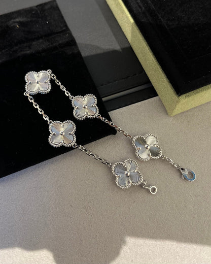 [⭐Aura] CLOVER 5 MOTIF LASER BRACELET COLLECTION