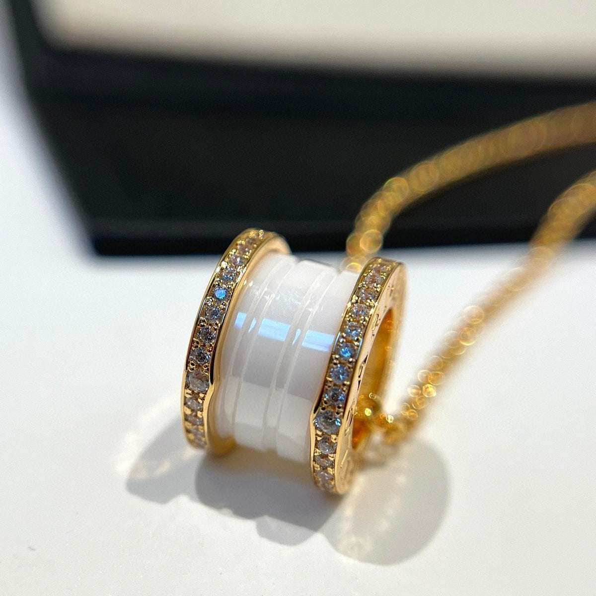 [⭐Aura]ZERO 1 WHITE CERAMIC DIAMOND PINK GOLD NECKLACE